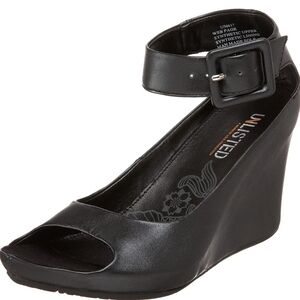 ISO Kenneth Cole Unlisted Women's Web Page Wedge Sandal